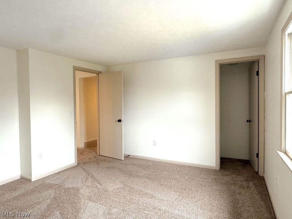 419 Oak Knoll NE Warren OH 44483