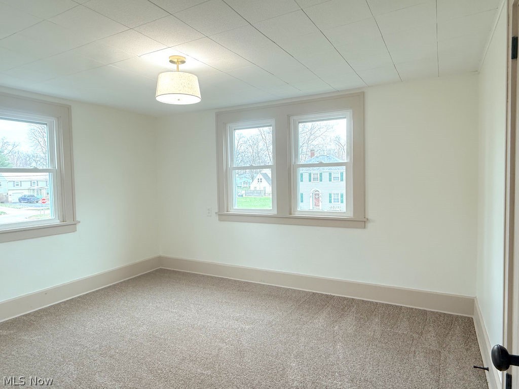 419 Oak Knoll NE Warren OH 44483