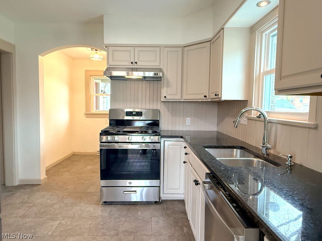 419 Oak Knoll NE Warren OH 44483