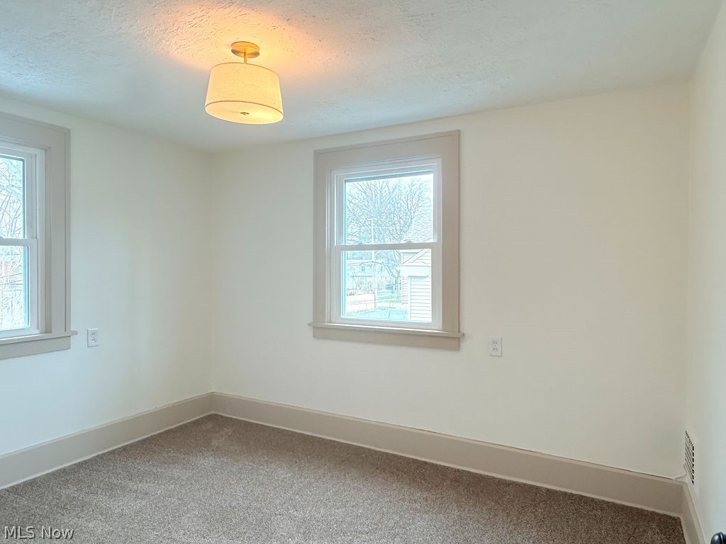 419 Oak Knoll NE Warren OH 44483