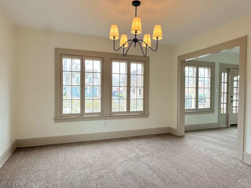 419 Oak Knoll NE Warren OH 44483