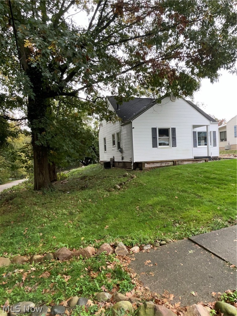 686 Prentiss Avenue Akron OH 44306