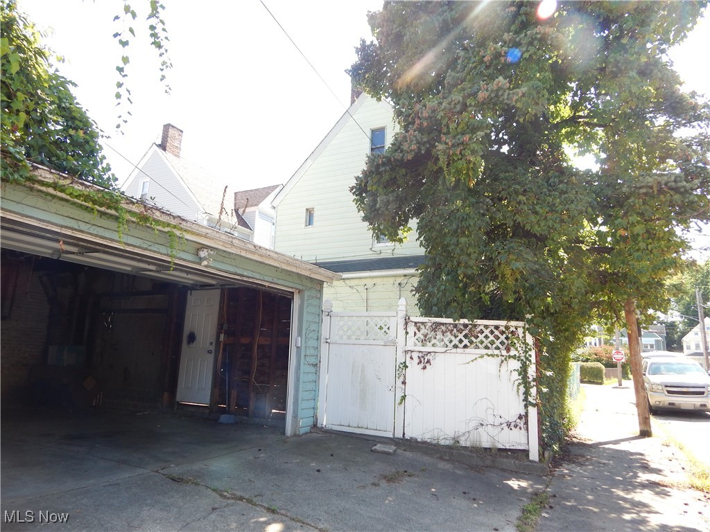 10801 Hull Avenue Cleveland OH 44106