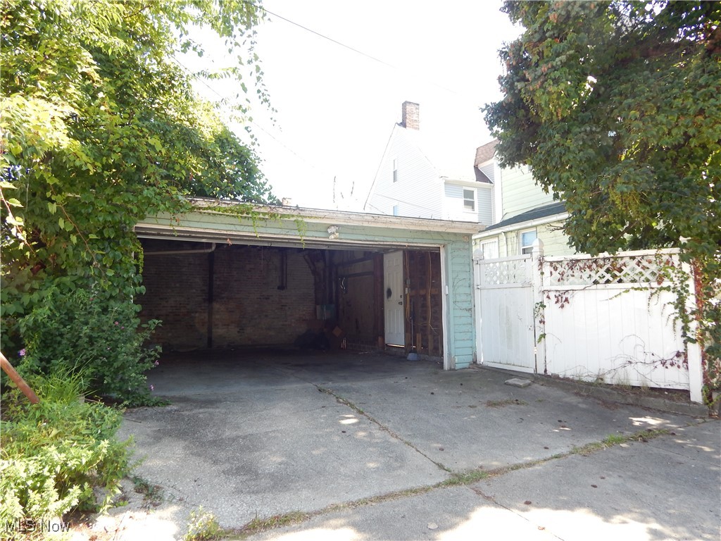 10801 Hull Avenue Cleveland OH 44106