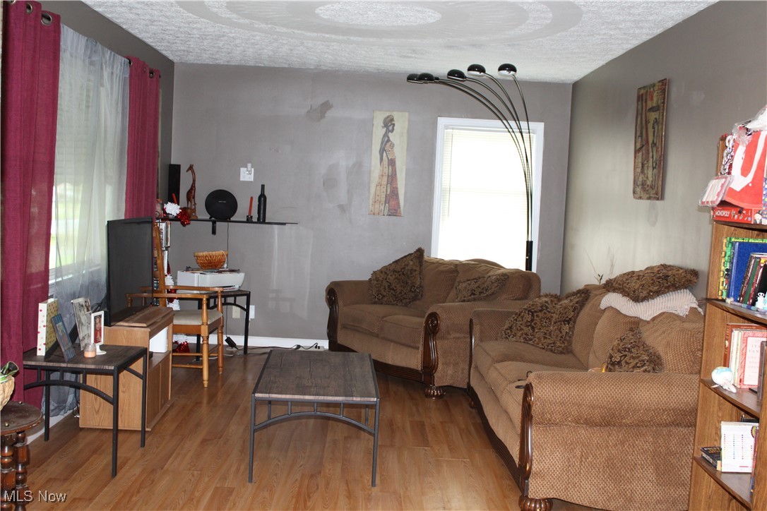 1013 Hardesty Akron OH 44320