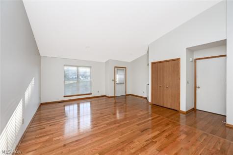 2156 Thornbury Lane Akron OH 44319