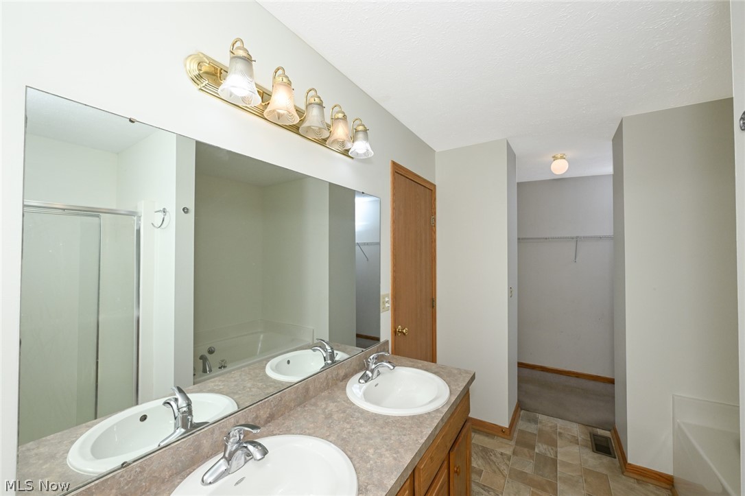 2156 Thornbury Lane Akron OH 44319