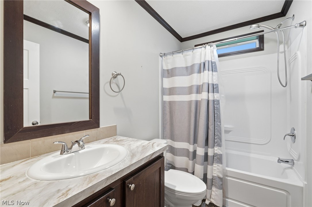 313 Eagle Circle Elyria OH 44035