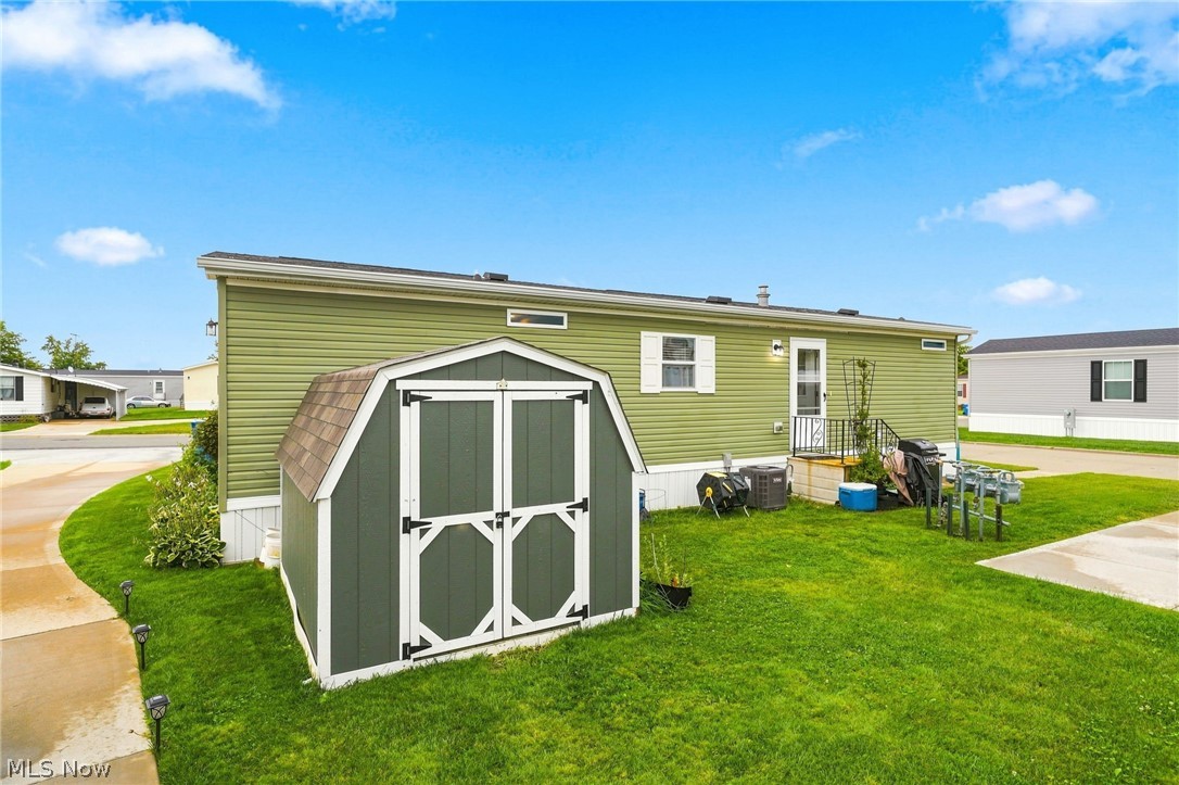 313 Eagle Circle Elyria OH 44035