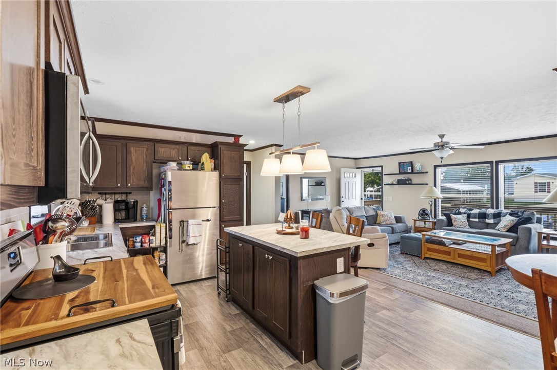 313 Eagle Circle Elyria OH 44035