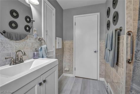 514 Everhard Road SW North Canton OH 44709
