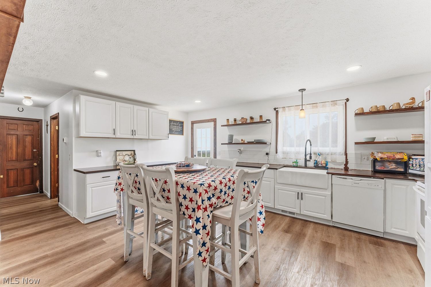 39065 Detroit Road Avon OH 44011