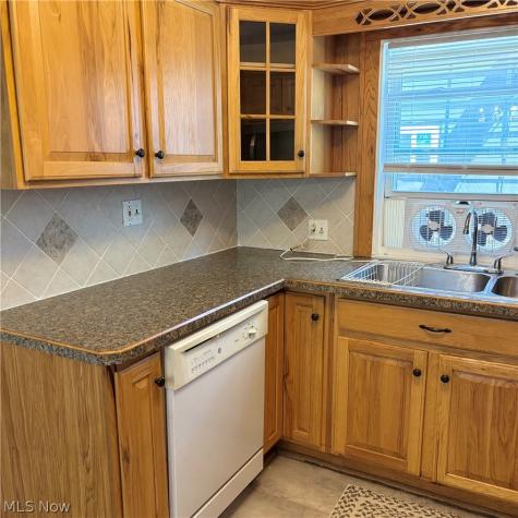 1327 W 9th Street Lorain OH 44052