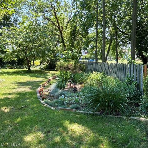 1327 W 9th Street Lorain OH 44052
