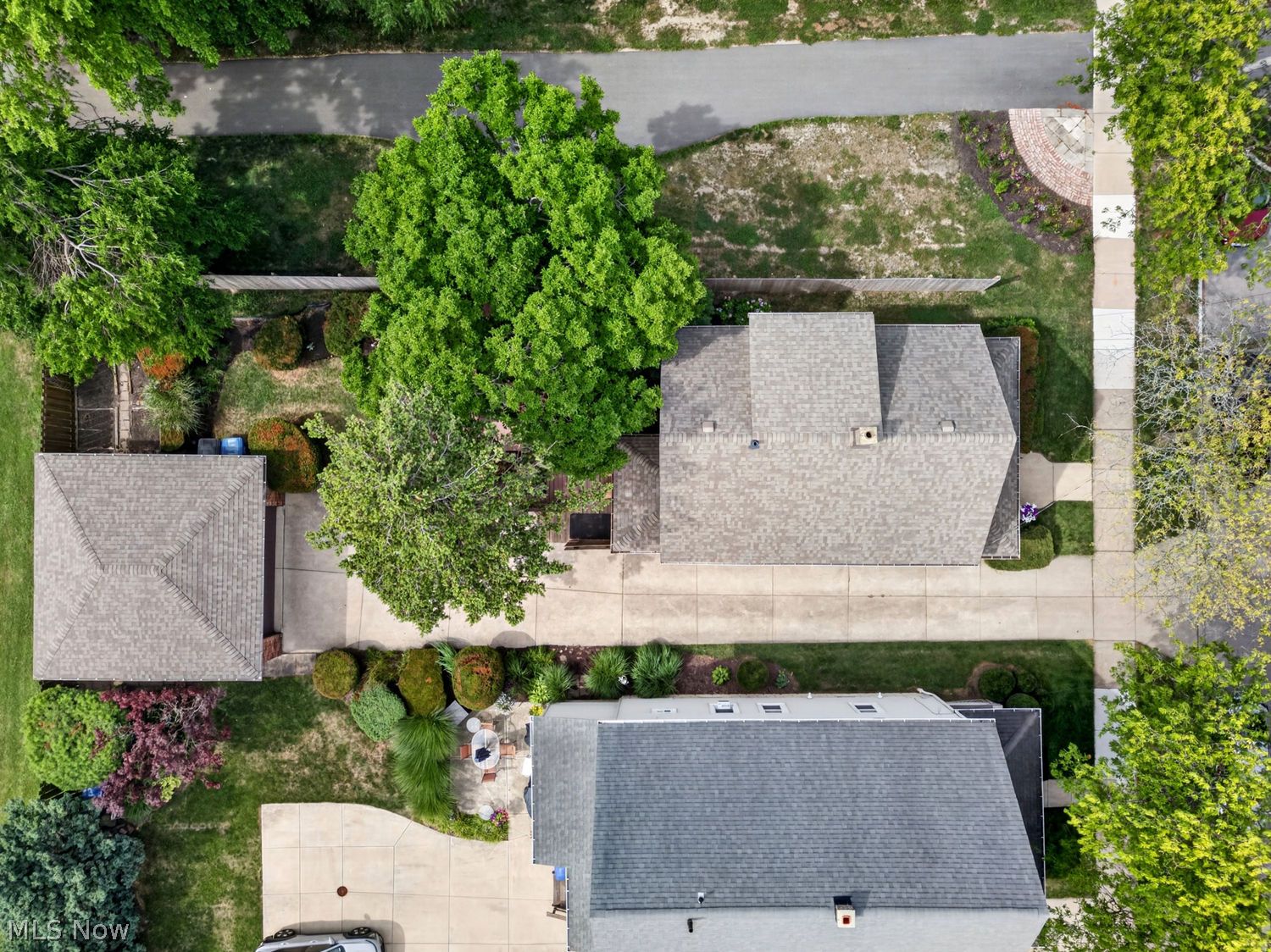 2052 Halstead Avenue Lakewood OH 44107