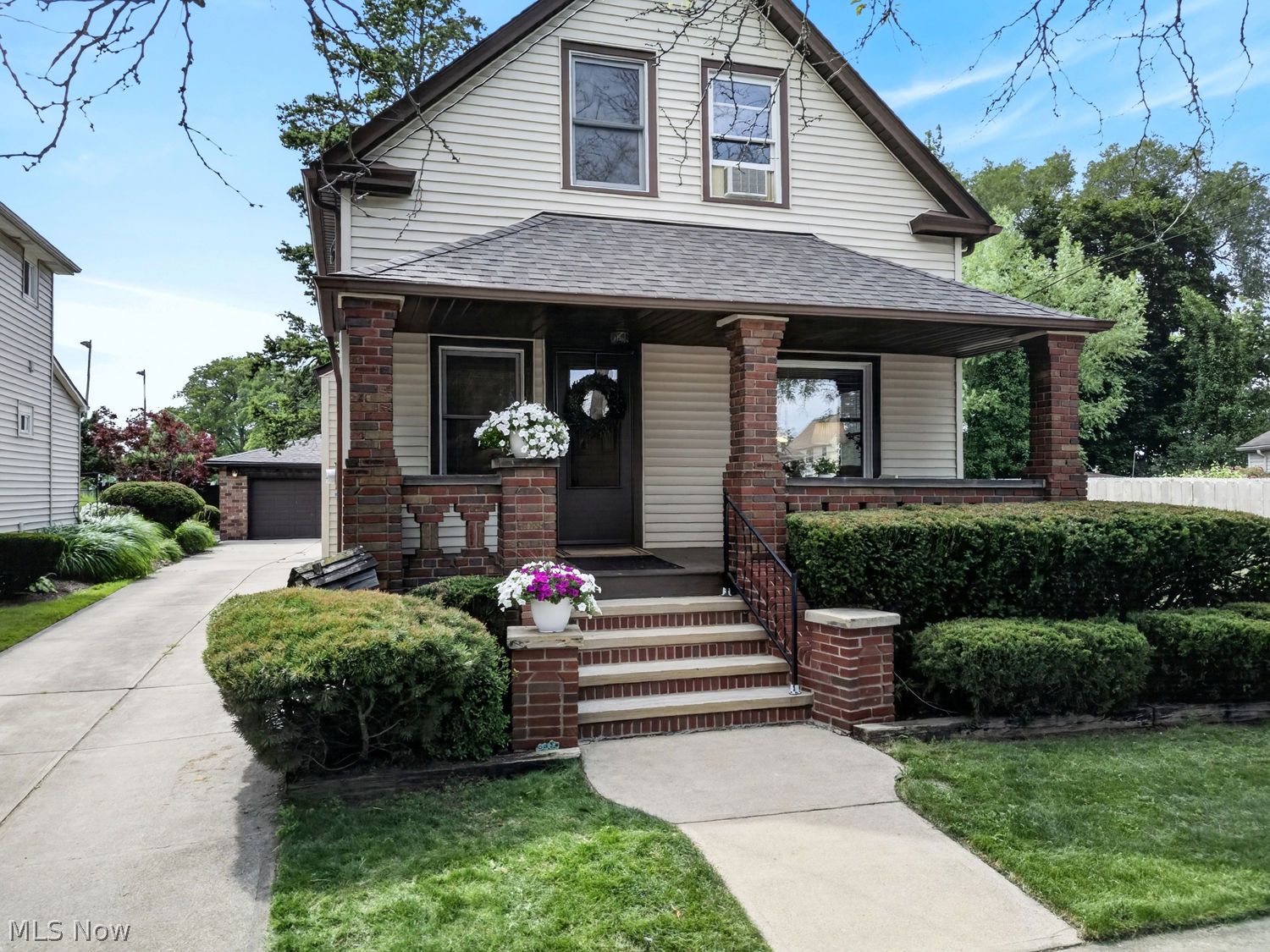 2052 Halstead Avenue Lakewood OH 44107