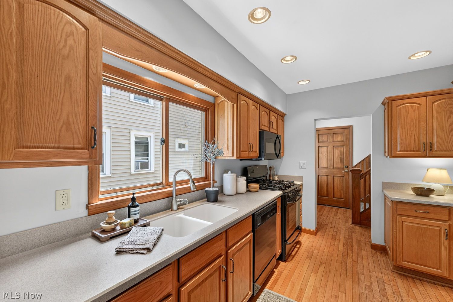 2052 Halstead Avenue Lakewood OH 44107