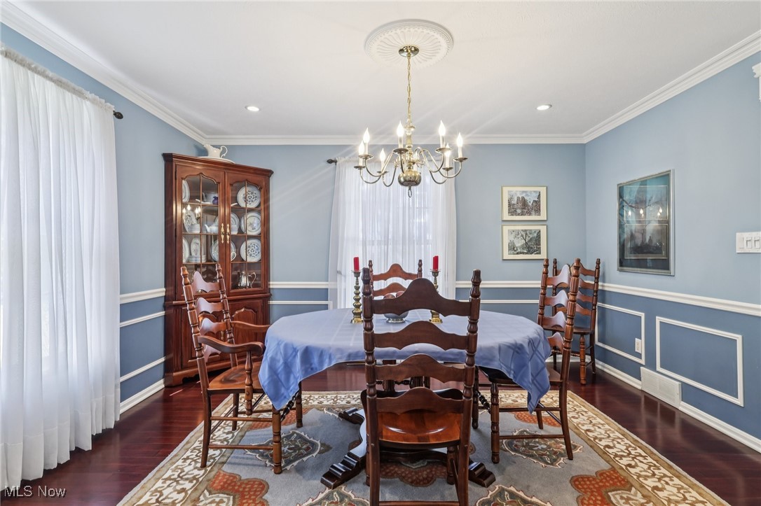 589 Debbington Drive Bay Village OH 44140