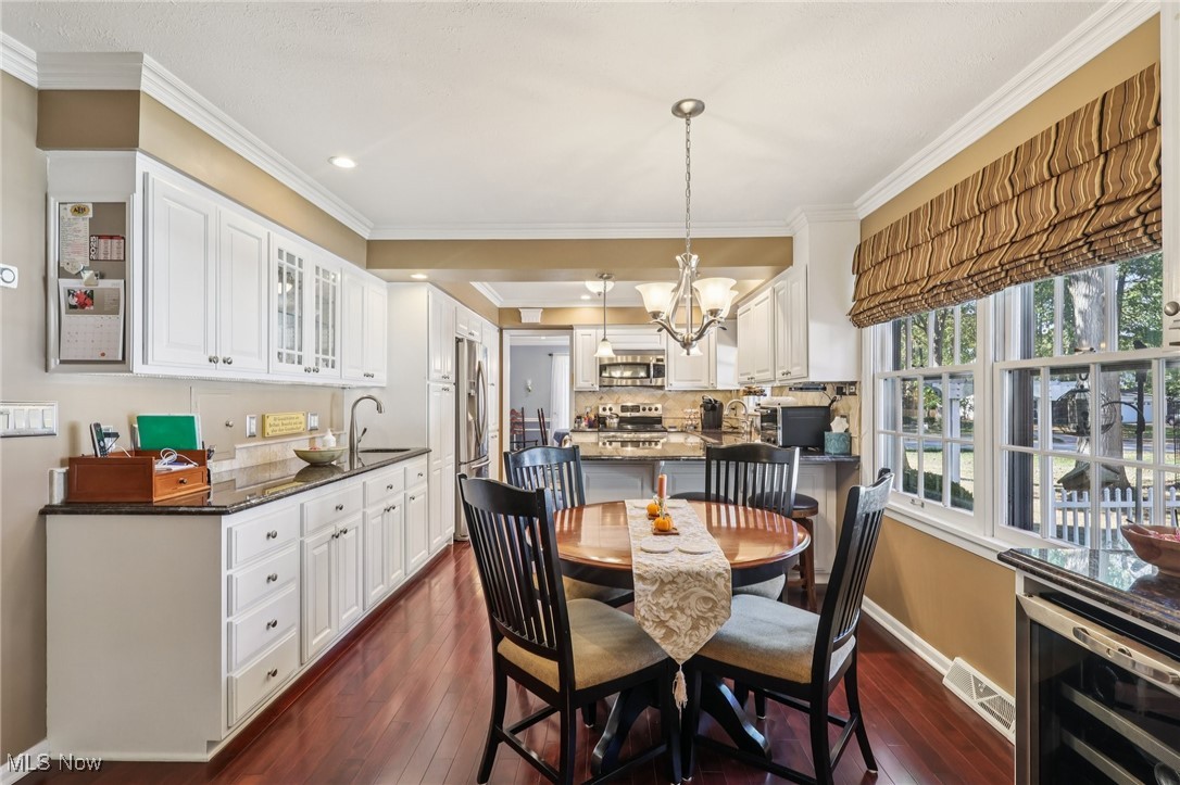 589 Debbington Drive Bay Village OH 44140