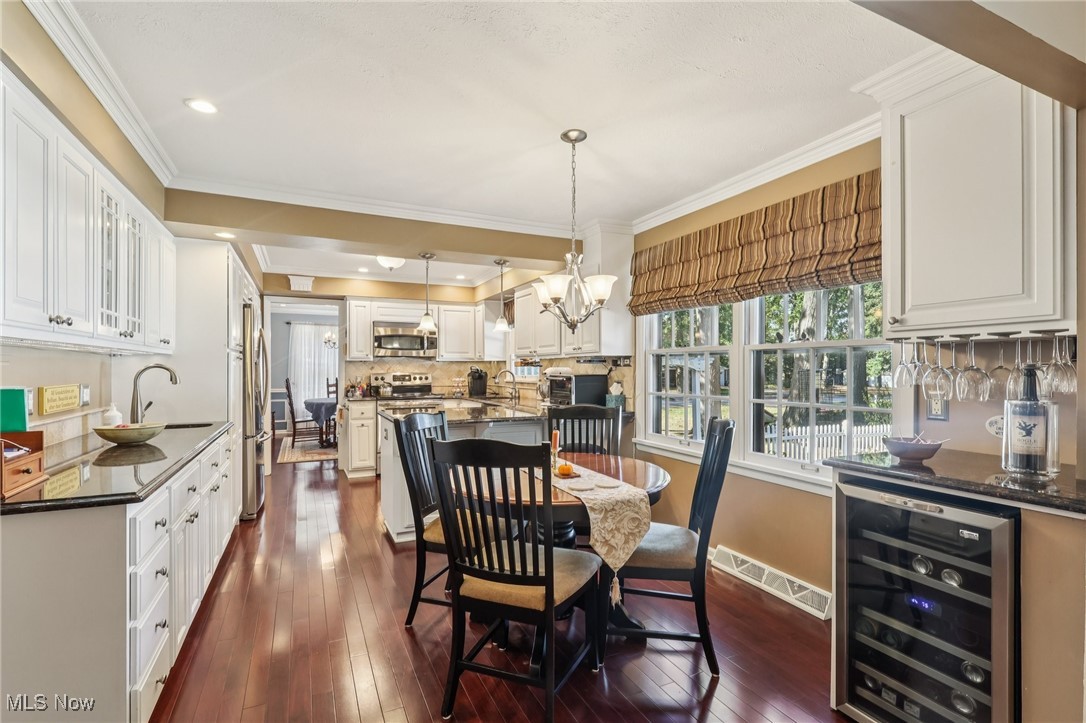 589 Debbington Drive Bay Village OH 44140