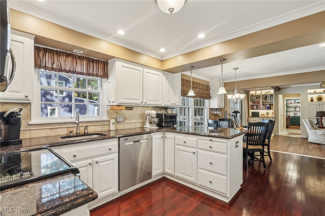 589 Debbington Drive Bay Village OH 44140