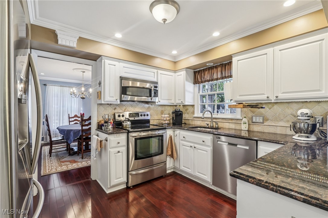 589 Debbington Drive Bay Village OH 44140