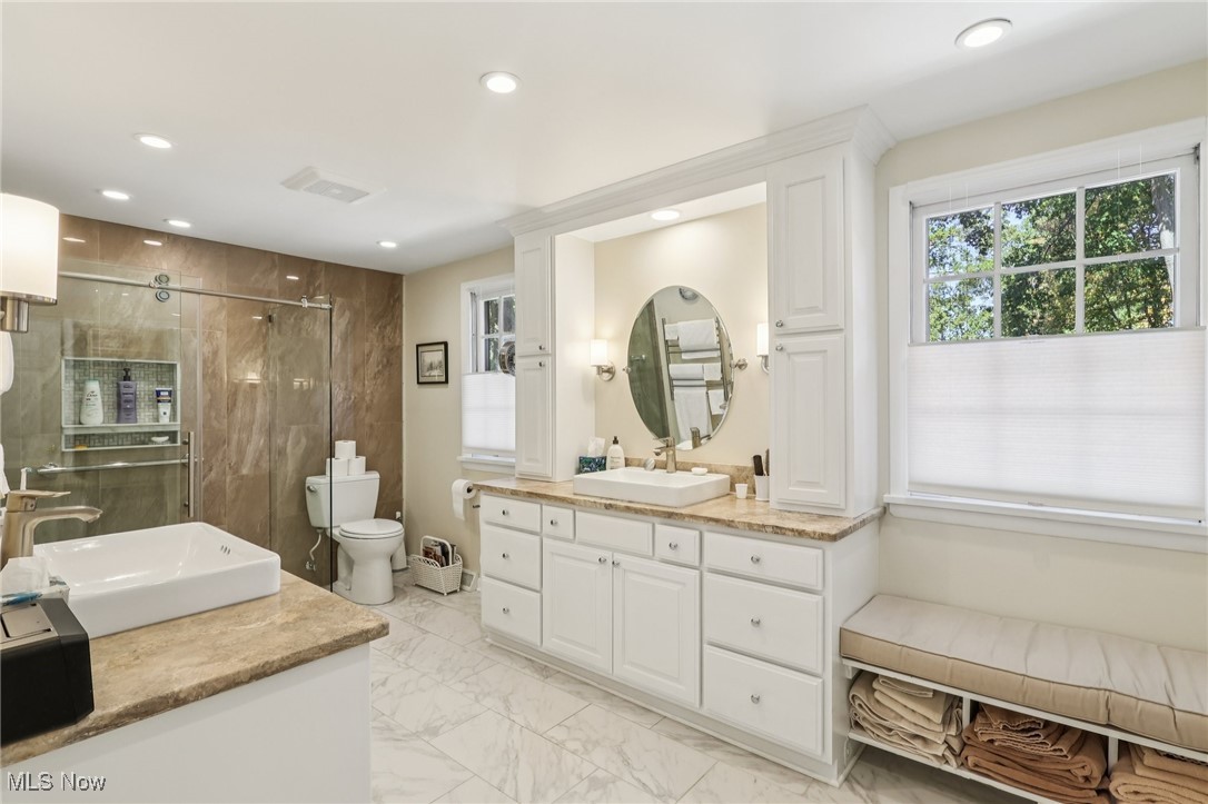 589 Debbington Drive Bay Village OH 44140