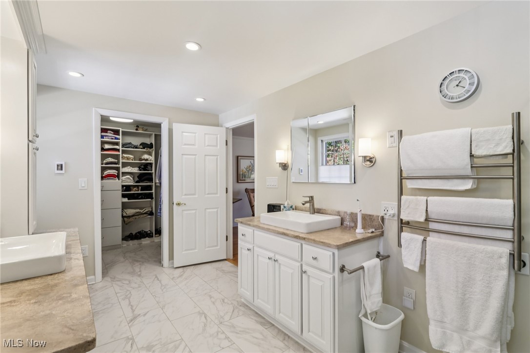 589 Debbington Drive Bay Village OH 44140