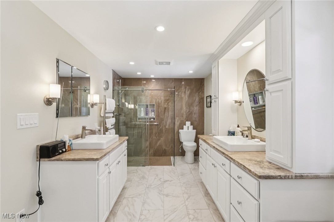 589 Debbington Drive Bay Village OH 44140