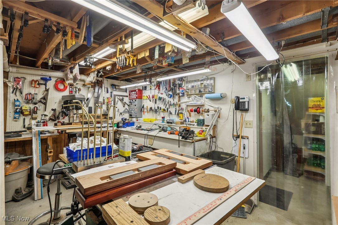 589 Debbington Drive Bay Village OH 44140