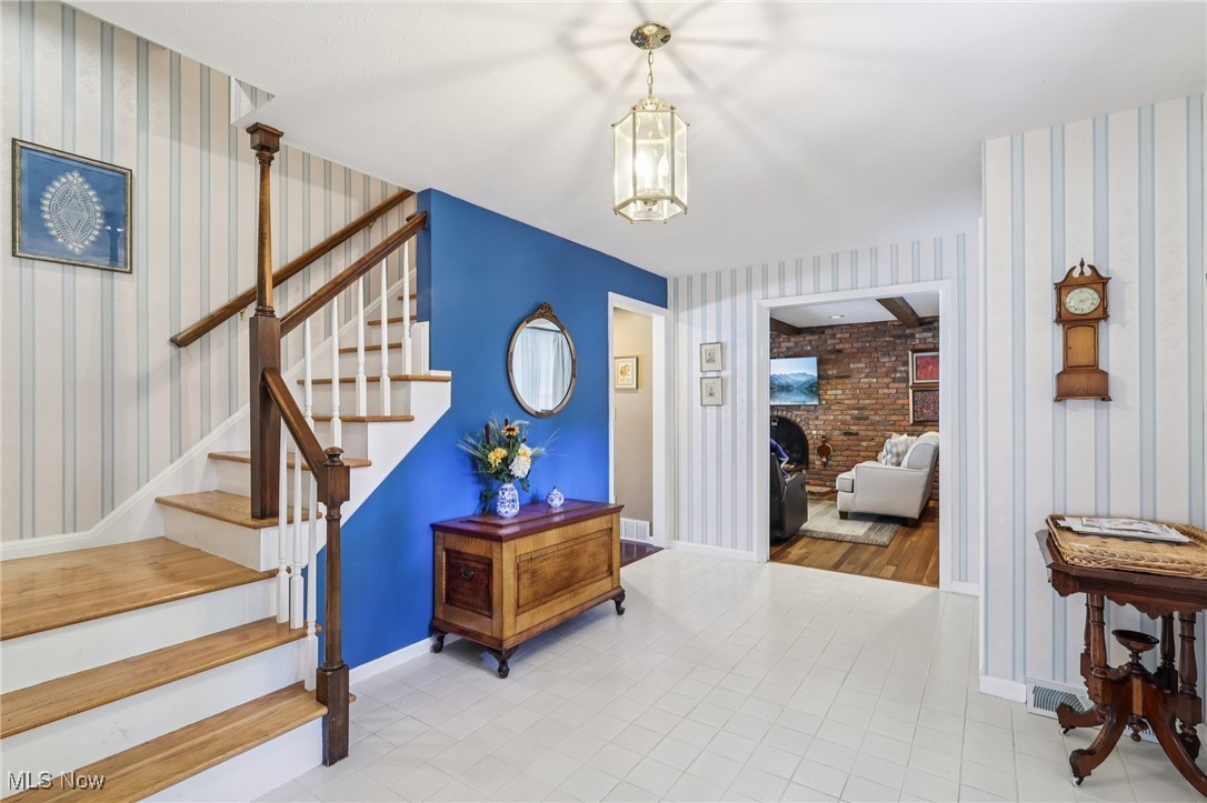 589 Debbington Drive Bay Village OH 44140