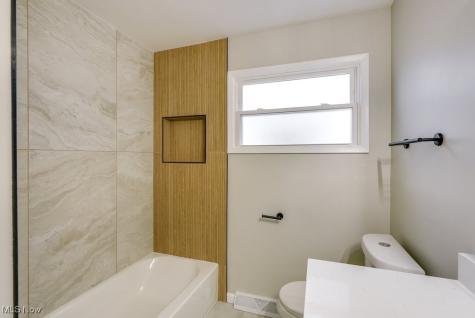 2109 Green Road Cleveland OH 44121