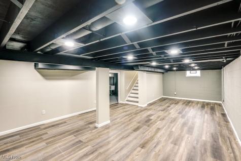 2109 Green Road Cleveland OH 44121