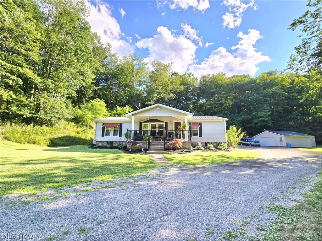 17015 Mcintosh Road Wellsville OH 43968