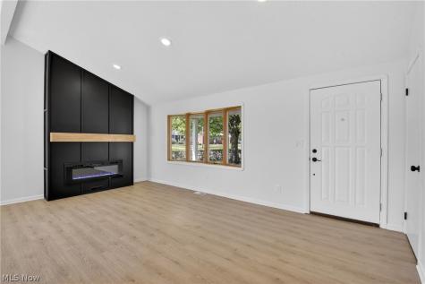 6525 Sandfield Drive Brook Park OH 44142