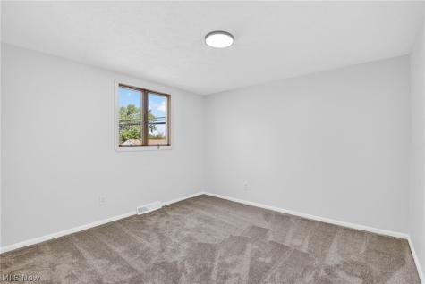 6525 Sandfield Drive Brook Park OH 44142