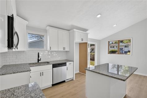 6525 Sandfield Drive Brook Park OH 44142