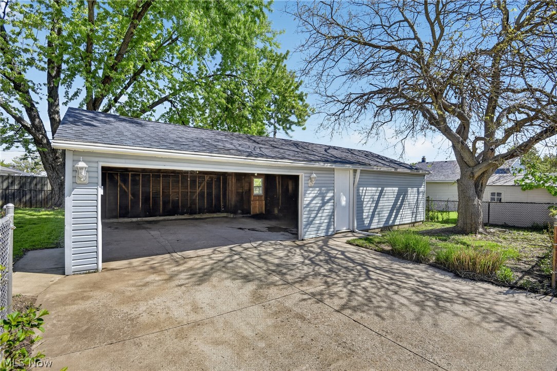 6525 Sandfield Drive Brook Park OH 44142