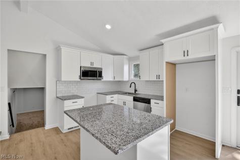 6525 Sandfield Drive Brook Park OH 44142