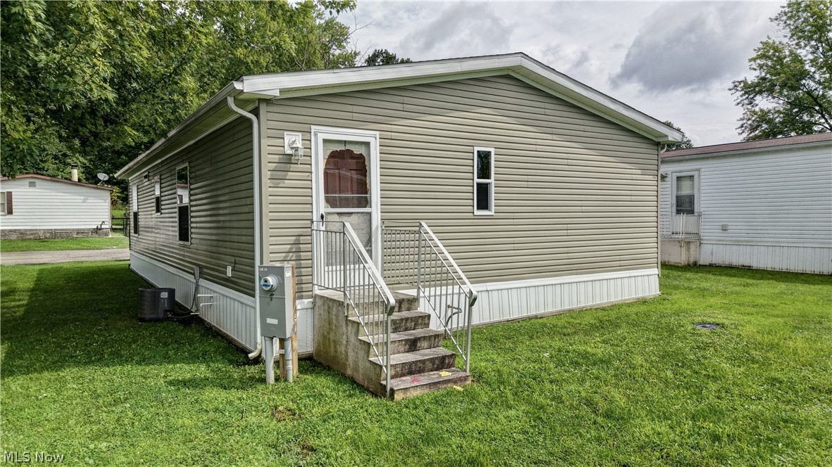 5294 NE L Street Magnolia OH 44643