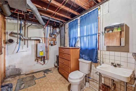 448 E Montrose Street Youngstown OH 44505