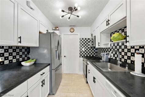 9793 Manorford Drive Parma Heights OH 44130
