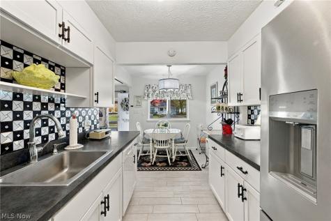 9793 Manorford Drive Parma Heights OH 44130