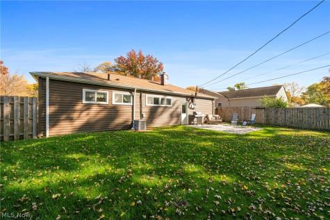 9793 Manorford Drive Parma Heights OH 44130