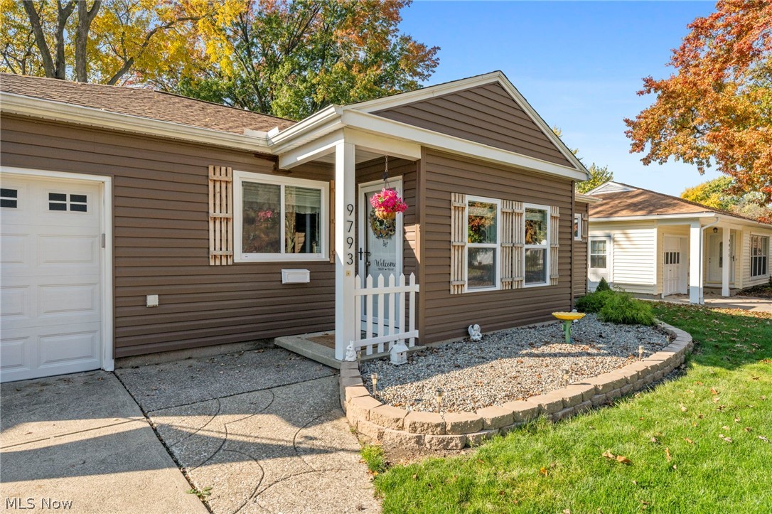 9793 Manorford Drive Parma Heights OH 44130