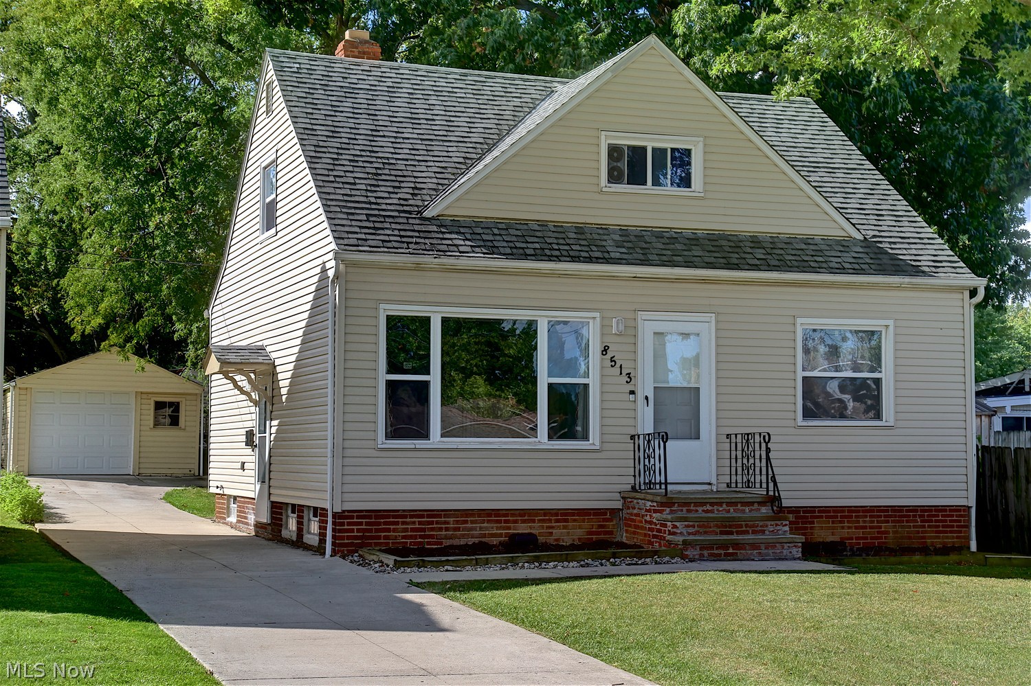 8513 Ackley Road Parma OH 44130