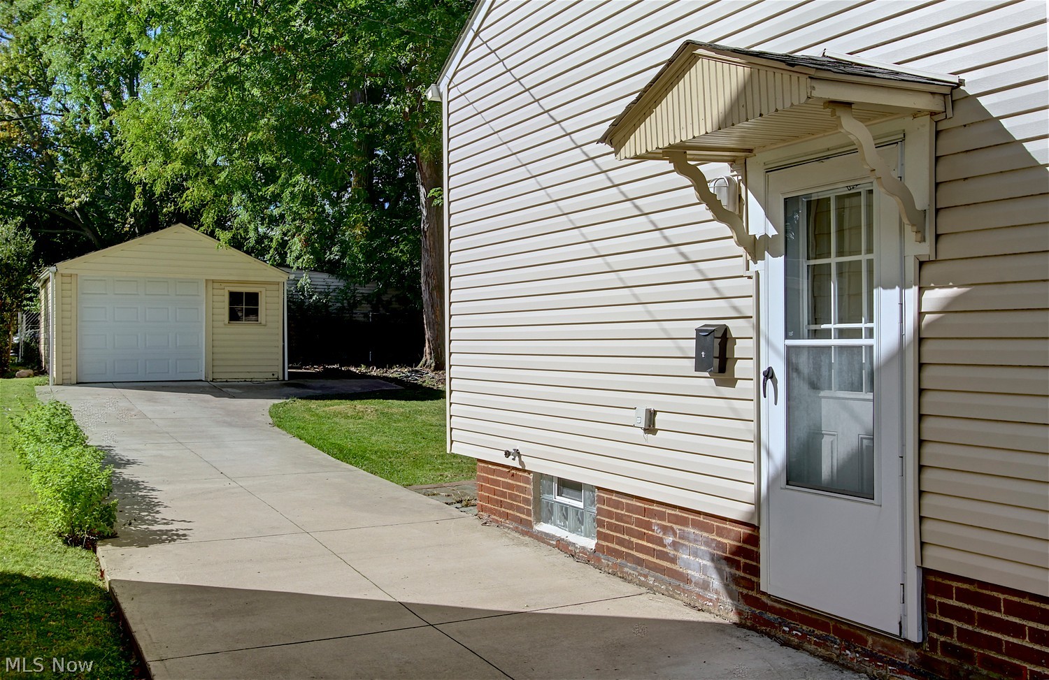 8513 Ackley Road Parma OH 44130
