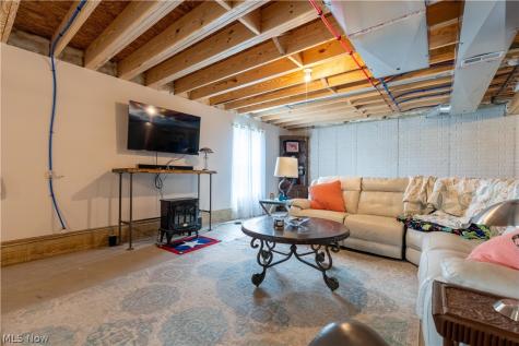 5 Choctaw Trail Malvern OH 44644