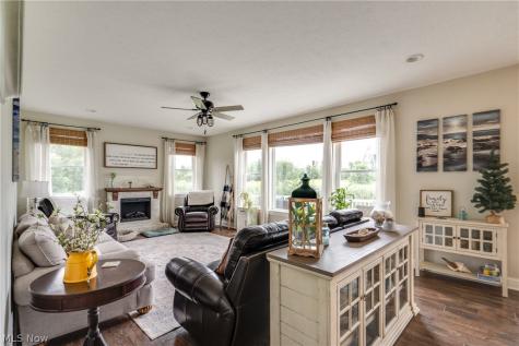 7253 Edison Street NE Hartville OH 44632