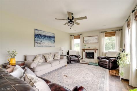 7253 Edison Street NE Hartville OH 44632